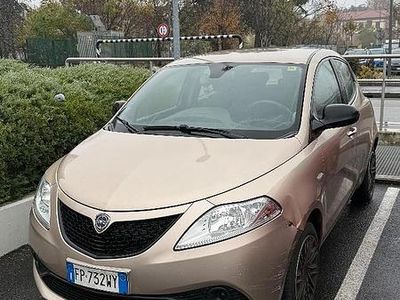Usata Lancia Ypsilon Gold 69 CV (50 kW) 2018 Utilitaria
