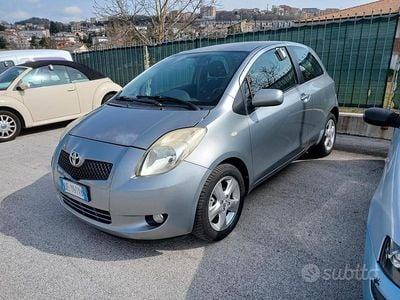 Usata Toyota Yaris 69 CV (50 kW) 2006 Grigio Berlina