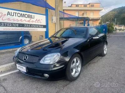 Usado Mercedes SLK200 163 CV (119 kW) 2001 Negro Descapotable