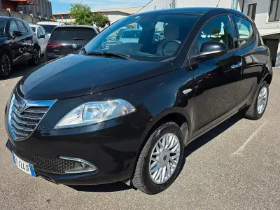 Usata Lancia Ypsilon Gold 80 CV (58 kW) 2014 Nero Utilitaria