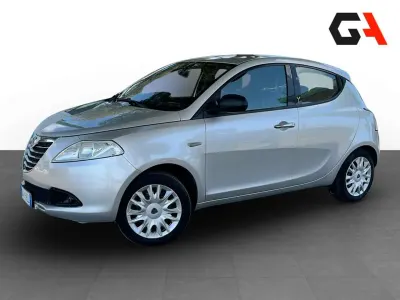 Usata Lancia Ypsilon Silver 69 CV (50 kW) 2014 Argento Utilitaria
