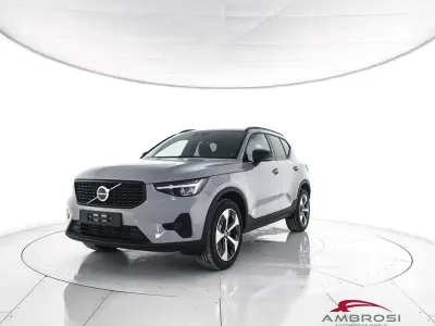 Nuova Volvo XC40 Plus 163 CV (119 kW) 2026 Onyx black SUV