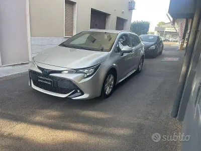 Usata Toyota Corolla Style 122 CV (89 kW) 2019 Grigio Station wagon
