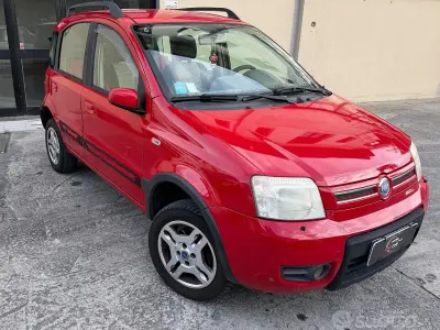 Usado Fiat Panda 4x4 69 CV (50 kW) 2006 Rojo Utilitario