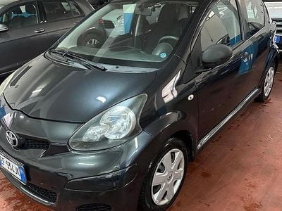 Usata Toyota Aygo 72 CV (52 kW) 2010 Grigio Utilitaria