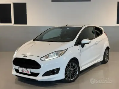 Usata Ford Fiesta 101 CV (74 kW) 2017 Bianco Utilitaria