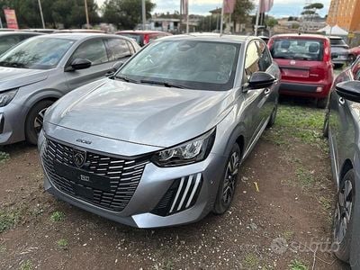 Usata Peugeot 208 Allure 101 CV (74 kW) 2025 Grigio Utilitaria