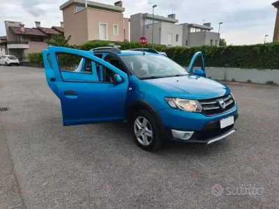 Usata Dacia Sandero Stepway 90 CV (66 kW) 2014 Blu Berlina