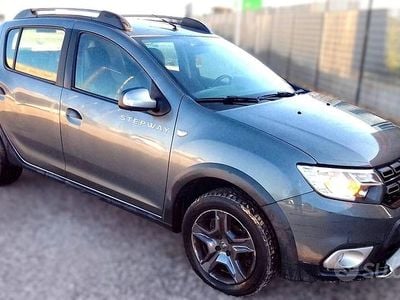 Usata Dacia Sandero Stepway 90 CV (66 kW) 2017 Grigio Berlina