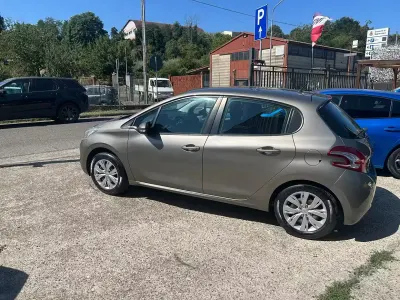 Usata Peugeot 208 Active 82 CV (60 kW) 2014 Grigio Utilitaria
