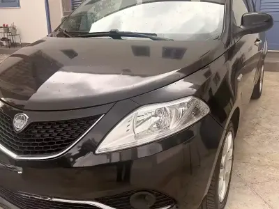 Usata Lancia Ypsilon 80 CV (58 kW) 2016 Nero Utilitaria