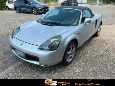 Usata Toyota MR2 140 CV (102 kW) 2001 Grigio Cabrio