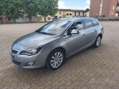 Usata Opel Astra Sport 140 CV (102 kW) 2012 Grigio Station wagon