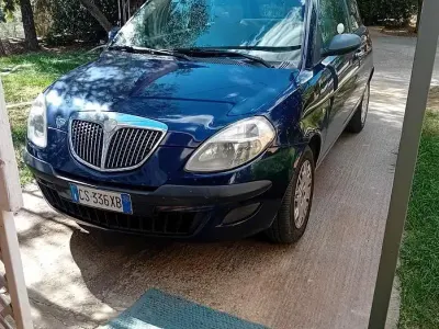 Usata Lancia Ypsilon 69 CV (50 kW) 2005 Bluazzurro Utilitaria