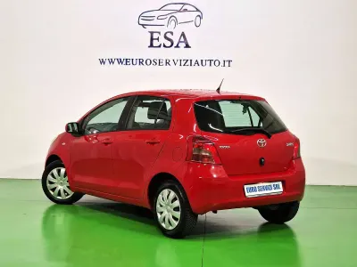 Usata Toyota Yaris Sol 87 CV (63 kW) 2007 Rosso Utilitaria