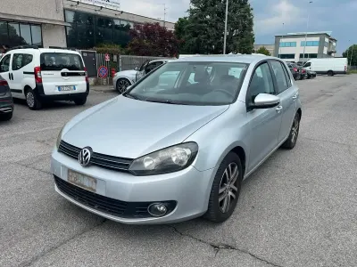 Usata VW Golf VI 105 CV (77 kW) 2010 Argento Utilitaria