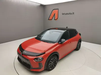 Nuevo Lancia Ypsilon 110 CV (80 kW) 2026 Gris Utilitario