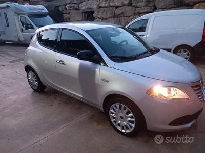 Usata Lancia Ypsilon 69 CV (50 kW) 2014 Grigio Utilitaria