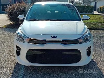 Usata Kia Rio 84 CV (61 kW) 2017 Bianco Berlina