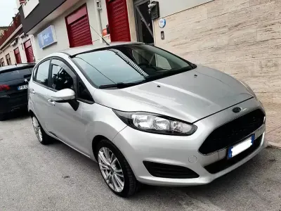 Usata Ford Fiesta ST-Line 75 CV (55 kW) 2017 Grigio Utilitaria