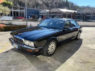 Usata Jaguar XJR 247 CV (181 kW) 1991 Nero Berlina