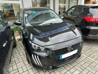 Usata Peugeot 208 Allure 101 CV (74 kW) 2025 Nero Utilitaria