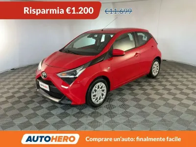 Begagnad Toyota Aygo X-play 72 HK (52 kW) 2018 Röd Halvkombi