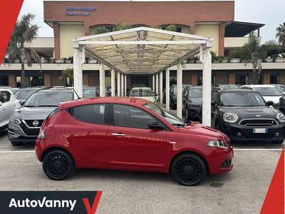 Usata Lancia Ypsilon Silver 69 CV (50 kW) 2022 Rosso Utilitaria