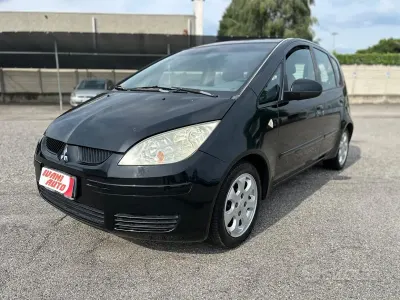 Usata Mitsubishi Colt Invite 95 CV (69 kW) 2006 Nero Berlina