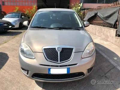 Usata Lancia Ypsilon 60 CV (44 kW) 2011 Grigio Utilitaria