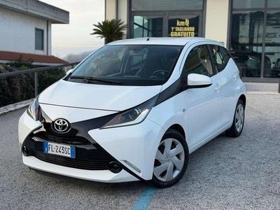 Bianco Usata 2017 Toyota Aygo X-wave Utilitaria | 10.190 € (Buon prezzo)