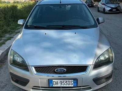 Begagnad Ford Focus 2007 Grå Kombi