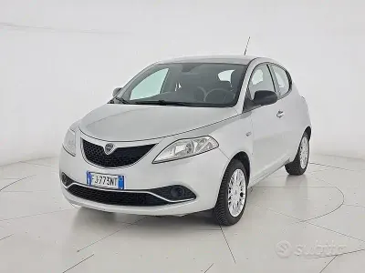 Usata Lancia Ypsilon Gold 69 CV (50 kW) 2017 Grigio Utilitaria