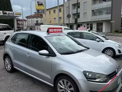 Käytetty VW Polo Comfortline 75 HP (55 kW) 2010 Harmaa Viistoperä