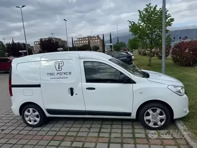 Gebraucht Dacia Dokker 95 PS (69 kW) 2021 Weiß Van / Kleinbus
