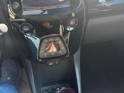 Usata Toyota Aygo Trend 72 CV (52 kW) 2018 Viola Utilitaria