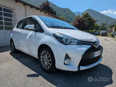 Usata Toyota Yaris 99 CV (72 kW) 2016 Bianco Berlina