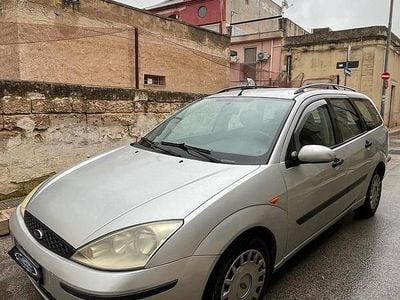 Usata Ford Focus Ghia 115 CV (84 kW) 2002 Grigio Station wagon