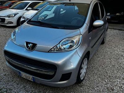 Gebraucht Peugeot 107 Active 68 PS (50 kW) 2012 Silber Kleinwagen