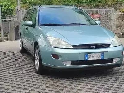 Usata Ford Focus 100 CV (73 kW) 2001 Verde Station wagon