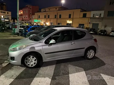 Usata Peugeot 207 73 CV (53 kW) 2010 Grigio Berlina