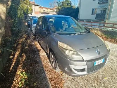 Usata Renault Scenic E-Tech XMOD 110 CV (80 kW) 2010 Grigio Monovolume