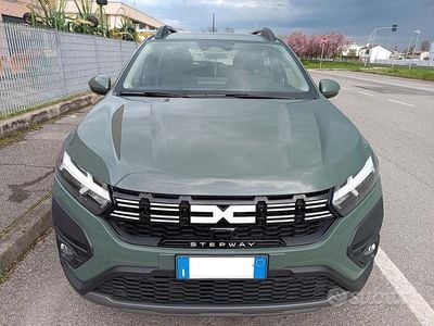 Usata Dacia Sandero 90 CV (66 kW) 2024 Verde Berlina