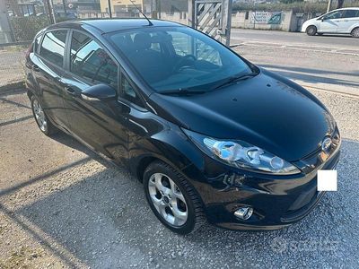 Usata Ford Fiesta Titanium 70 CV (51 kW) 2012 Nero Utilitaria