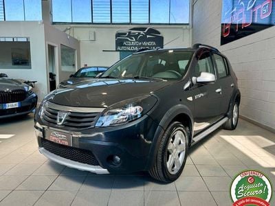 Usata Dacia Sandero Stepway 85 CV (62 kW) 2012 Gray Berlina