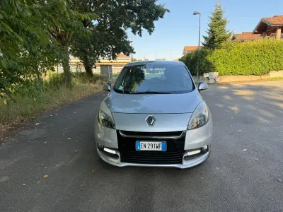 Usata Renault Scénic III XMOD 110 CV (80 kW) 2012 Argento Monovolume