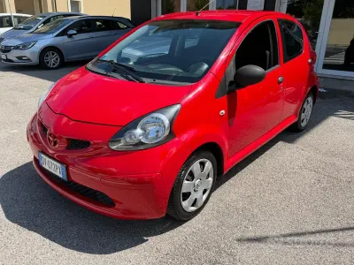 Usata Toyota Aygo 68 CV (50 kW) 2009 Rosso Utilitaria