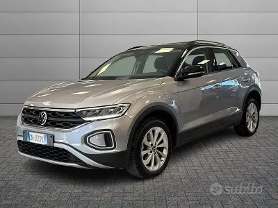 Begagnad VW T-Roc Style 110 HK (80 kW) 2023 Grå SUV