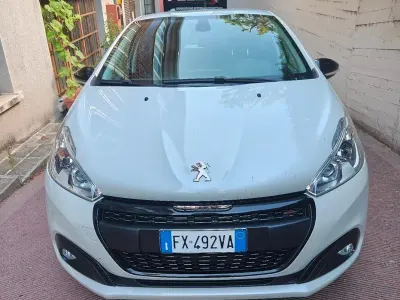 Usata Peugeot 208 GT-line 102 CV (75 kW) 2019 Bianco Utilitaria