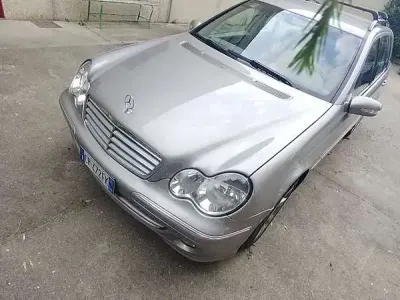 Usata Mercedes C220 Elegance 150 CV (110 kW) 2004 Station wagon
